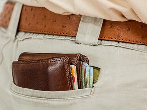 Changement d'heure, taxe foncière, virements bancaires, aides de la CAF revalorisées... tout ce qui change en octobre 2025