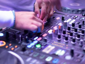 Nouvelle rave-party en Occitanie : la préfecture autorise le survol de drones avec la crainte d'un 
