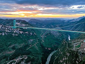Viaduc de Millau : quelles sont les ressemblances et les différences avec le plus haut pont du monde ouvert depuis dimanche ?