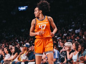 Basket-ball : "Dès qu'elle a commencé à jouer avec nous, on a vu une différence", Leïla Lacan et la conquête de l'Ouest