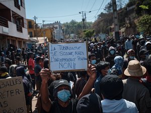 "C'est notre tour" : la jeunesse de Madagascar veut prendre exemple sur le Népal, la répression fait 22 morts, le président limoge son gouvernement, que se passe-t-il sur l'île ?