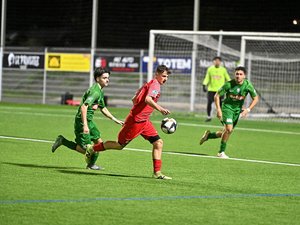 Football : Onet verni sur le papier, de sérieux défis à relever pour Comtal et l'EFC 88 lors du 5e tour de la Coupe de France