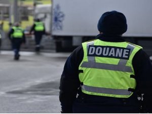Un trafiquant de drogue écolo arrêté à Millau : les palettes de panneaux photovoltaïques cachaient plus de 500 kg de cannabis