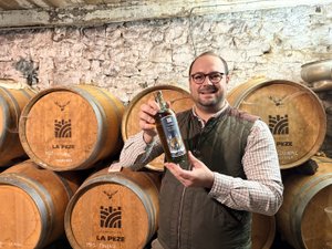 "Nous cultivons l'orge depuis des décennies" : dans cette commune de l'Aveyron, Charles Cagnat a fait le pari de la diversification en lançant son whisky 100 % aveyronnais