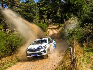 Auto : sur le rallye des Cardabelles, Anaël Cayla et Thomas Eustaquio, des régionaux ambitieux dans la course au podium du Clio trophy terre