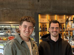Apeyro'n, les biscuits salés de Théo Capelle et Théo Féral vont mettre l'eau à la bouche pour la première fois au Marché des pays de l'Aveyron
