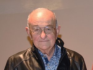 Jean-Claude Amichaud, 90 ans et figure emblématique de ce club de randonnée de l'Aveyron : un médaille pour récompenser la passion