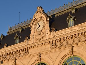 Il vole le portefeuille d'une députée écologiste et retire près de 3 000 euros : un homme de 51 ans est condamné... pour la 38e fois