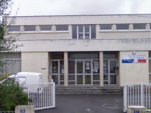 Une adolescente de 15 ans fait une chute mortelle en voulant récupérer son ballon sur le toit de l'école