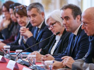 "Je le proposerai au Parlement dès cet automne" : Sébastien Lecornu annonce la suspension de la réforme des retraites jusqu'en 2027