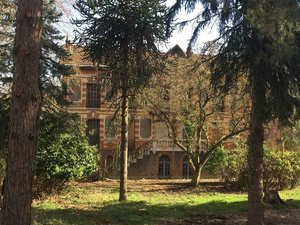 "Le démolir serait trop douloureux" : de la splendeur bourgeoise à l'abandon, ce bâtiment de l'Aveyron est-il sur le point d'être sauvé ?