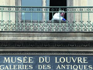 "Depuis quelque temps, on fait face à une série" : la sécurité des musées en question après le cambriolage au Louvre