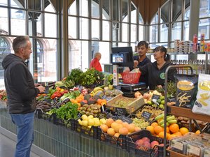 VIDÉO. "Je pense qu'on viendra souvent en famille" : les halles de Rodez ouvrent leurs portes, les Ruthénois et les commerçants livrent leurs premières impressions