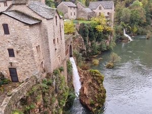 "Ce lieu magique continue de rappeler la force et la fragilité de la nature" : l'impressionnante image du rocher de cette commune de Lozère qui s'est décroché de sa falaise