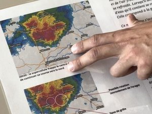 "Pouvoir alerter la population en amont pour qu'elle puisse se préparer" : en Aveyron, le chasseur d'orages Roman Laval suit sa route pour peaufiner ses prévisions météo