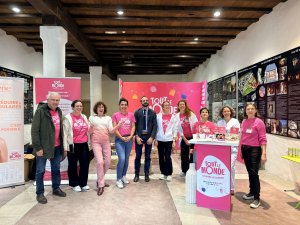 "Le visages ne trompent pas" : dans cette commune de l'Aveyron, pour Octobre rose, un camion bien-être véhicule des soins pour les patientes touchées par un cancer du sein