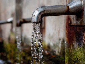 Polluants dans l'eau du robinet : une commune entière de l'Aveyron classée en rouge pour l'eau... d'une seule habitation, son maire fait une mise au point