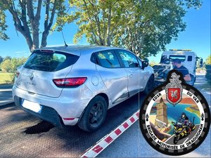 Le champion du jour : elle conduit sans permis une voiture d'auto-école, les gendarmes la grillent en train de téléphoner au volant