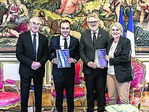 Dépassements d'honoraires en milieu médical : le député de l'Aveyron Jean-François Rousset a remis son rapport à Sébastien Lecornu