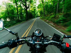 293 km/h sur le périphérique, doigt d'honneur devant le radar : ils se filmaient depuis des mois en excès de vitesse jusqu'à être rattrapés par l'enquête des gendarmes