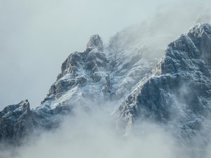 "À la limite de l'hypothermie, tétanisés" : la randonnée tourne au cauchemar pour quatre étudiants d'Occitanie coincés en pleine nuit dans les Pyrénées