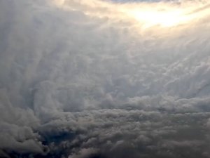 Ouragan Melissa : l'hallucinante vidéo prise dans l'oeil du cyclone, alors que 1,5 million de Jamaïcains se préparent à des vents mortels à 280 km/h