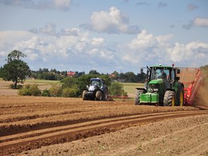 L'agriculteur pensait avoir été dénoncé par son voisin également agriculteur, il le tue avant de se suicider : le terrible scénario d'une vengeance se dessine