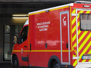 Ils alertent les secours alors que leur véhicule est emporté par la rivière : les pompiers à la recherche de deux personnes