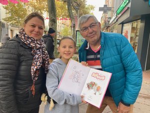 "Comme des petits pains" : 50 exemplaires du tome 20 des "Sisters" prédicacés, mis en vente dans cette librairie de l'Aveyron, sont partis en moins de vingt minutes
