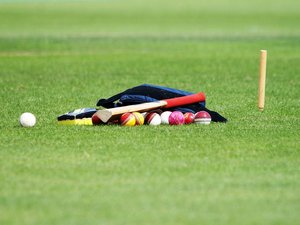 Tué par un lanceur automatique de balles de cricket à l'entraînement