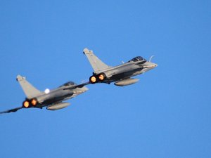 Guerre en Ukraine : Kiev envisage de commander plusieurs Rafale à la France, Dassault se dit "prêt"