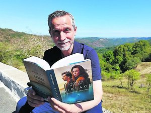 Olivier Norek : dans "Un dimanche à la campagne", le romancier de "Les guerriers de l'hiver" est l'invité de Frédéric Lopez ce dimanche 2 novembre