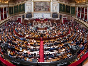 Budget 2026 : on ne touche pas aux ultra-riches, l'Assemblée nationale rejette la taxe Zucman, même édulcorée