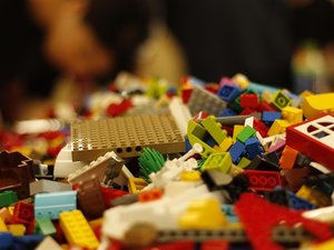 Une "mobilisation nationale sans précédent" : pourquoi 2 500 lieux collectent vos jouets en France, en bons ou mauvais états, tout au long du mois de novembre ?