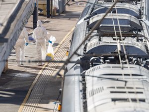Dix blessés dans l'attaque au couteau dans un train pour Londres : la piste terroriste "inappropriée"