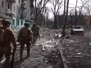 Guerre en Ukraine : soldats russes infiltrés, encerclement ou non, "opération complexe", la bataille de Prokovsk est-elle décisive ?