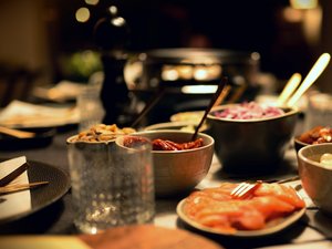 Un sans domicile fixe se retrouve seul face à l'addition d'une table de sept personnes : que s'est-il passé dans ce restaurant d'Occitanie ?