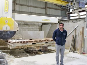 Florent Molinier, tailleur de pierres au service du patrimoine sur les grands chantiers de l'Aveyron