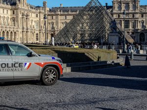 Cambriolage du Louvre : 39% des salles équipées de caméras, plusieurs années de retard, la Cour des comptes accable le système de sécurité du musée