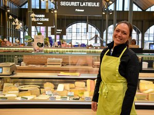 "Le fromage, rien que le fromage !" : aux halles de Rodez, Fabienne Célard défend son amour des produits à base de lait cru