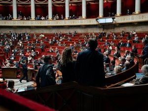 "Populo-populiste", "assez de ces prohibitions, de ces interdictions" : la fronde des députés face au projet d'interdire l'alcool à la buvette de l' Assemblée nationale