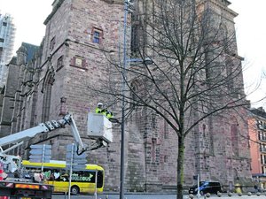 "Que tout soit calé pour le 4 décembre" : Noël se rapproche tout doucement à Rodez avec le début de la pose des illuminations