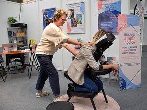 Salon de l'habitat de Rodez : "C'est 20 minutes de relaxation totale", un stand pour faire entrer le massage dans le monde de l'entreprise