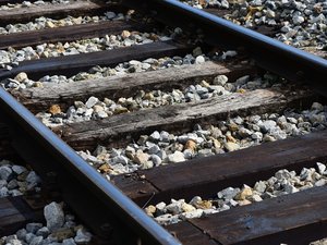Le corps d'une femme retrouvé le long de la voie ferrée, près de la gare où son compagnon et le fils de celui-ci avaient pris le train le jour de sa disparition