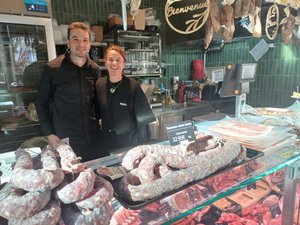 VIDÉO. "On a pensé à l'avenir" : la boucherie Théron, une belle affaire de famille qui s'installe aux Halles de Rodez