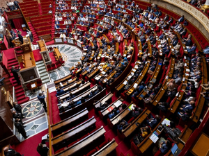 "Une petite pause, ça va faire du bien à tout le monde" : le budget 2026 a rincé les députés qui s'accordent un week-end et reportent le vote