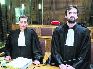 Consultation en sous-vêtements, sextoys, photos de pénis... Un médecin accusé de viols et atteintes sexuels sur des adolescents autistes