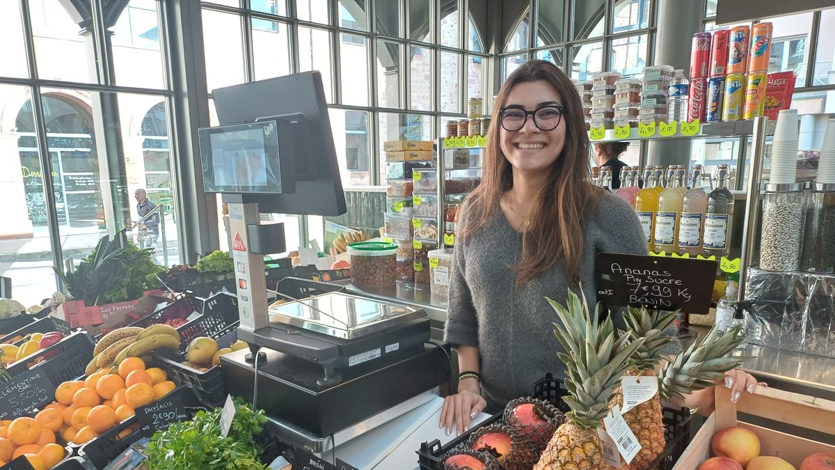 "Il y a vraiment une belle ambiance entre nous" : un petit coin "O’paradis" avec des fruits et légumes dans les Halles de Rodez