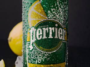 Scandale des eaux minérales : pourquoi les bouteilles Perrier risquent d'être retirées des rayons