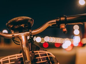 Il renverse une jeune cycliste avec sa voiture : le conducteur tente de la violer plutôt que de lui venir en aide